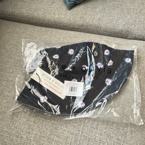 Alice + Olivia Daisy Duffel and Hat Set - Picture 8 of 8